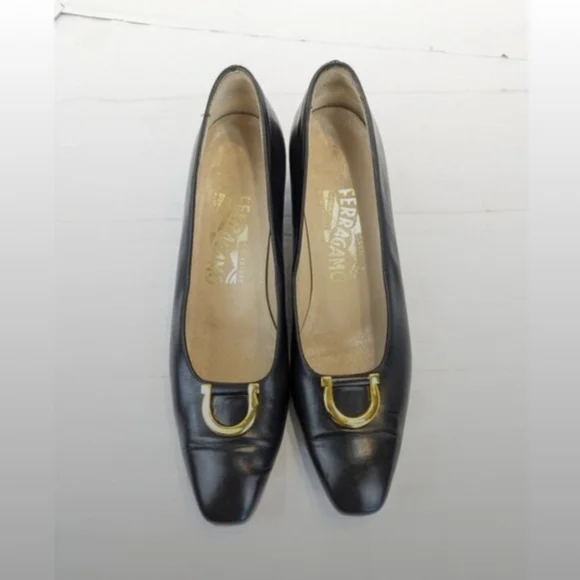Salvatore Ferragamo Size 7 AA Slim Fit Black Leather Pumps Heels Women Vintage - Picture 2 of 9